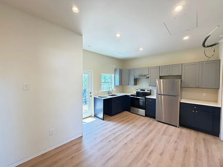 Manzanita Dr — Photo 16