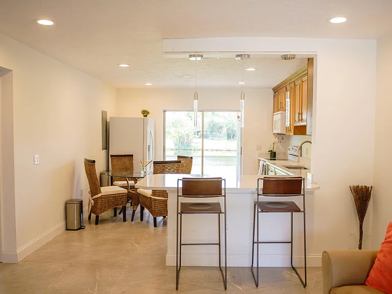 1425 Riverside Cir — Photo 30