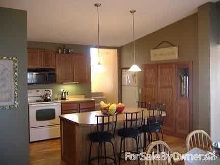taken from dining area into kitchen : Entrance to the G.R. in the center/back, to the left a nice pa