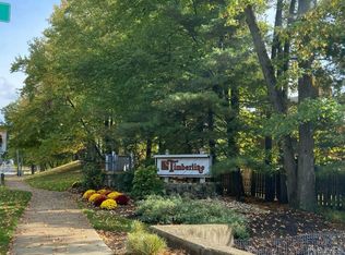 155 Maplewood Ct, Edison, NJ 08820