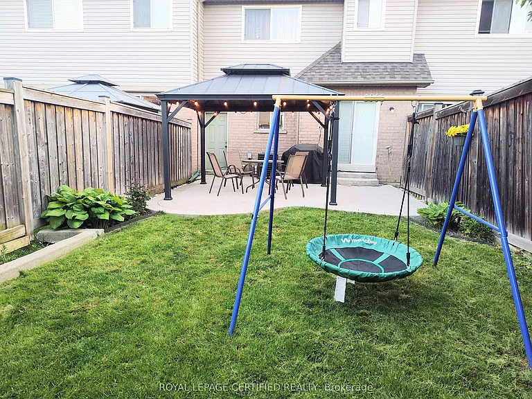 392 Hobbs Cres — Photo 19