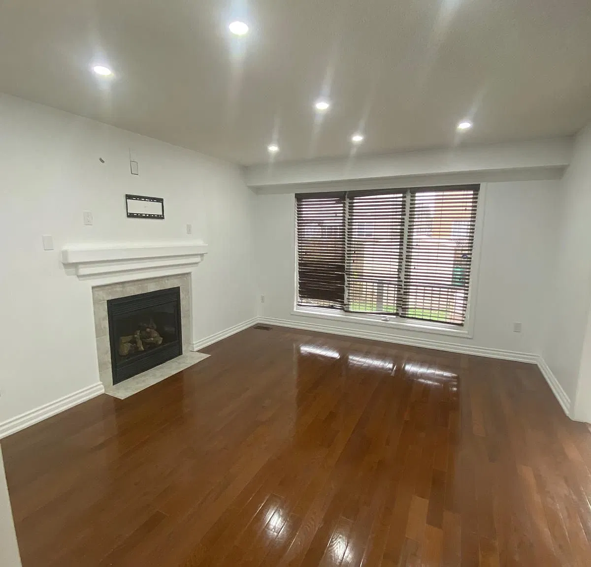 3 bed, $2,700 — Photo 2