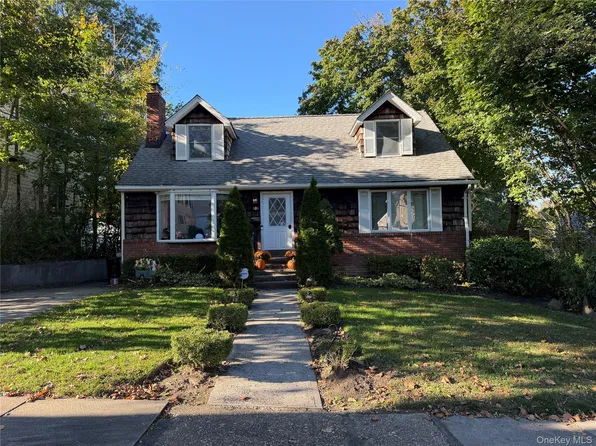 101 Elm St, Huntington, NY 11743