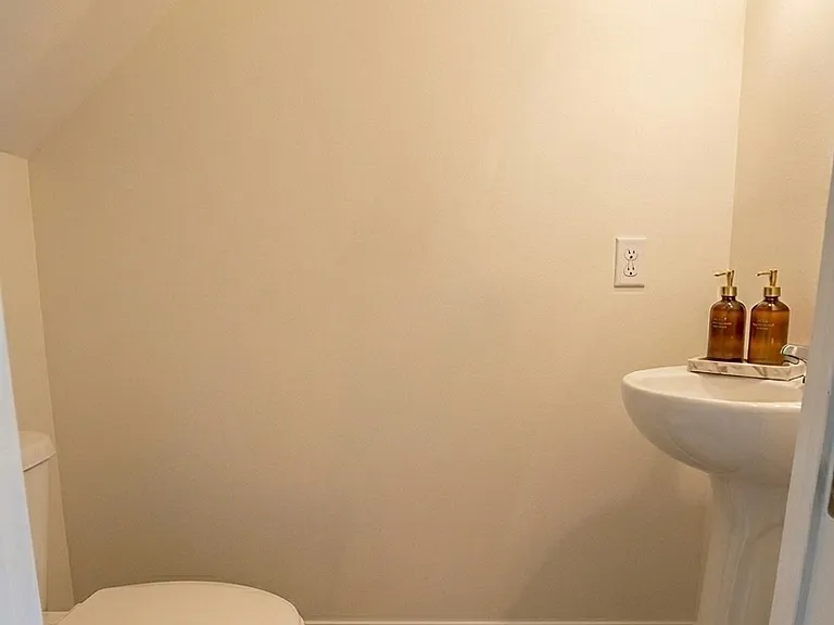 2241 Bellaire Ave — Photo 3