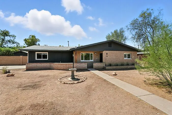3 bed, 2.0 bath, 1822 sqft, $2,295 — Photo 4