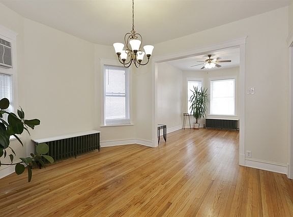3rd image of 3921 N Leavitt St Unit 1G