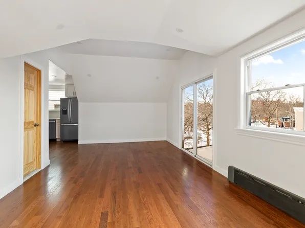 420 Greenwood Avenue image 1 of 5