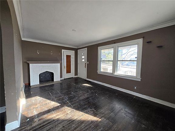 2nd image of 334 N Belmont Blvd