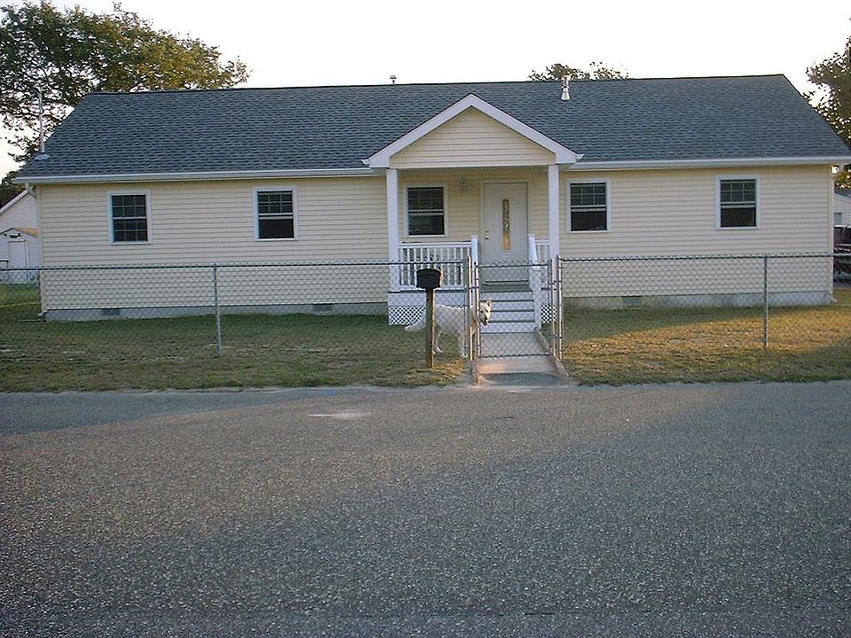 2nd image of 224 Oak Ave