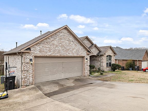 5th image of 3401 N Ridge Dr