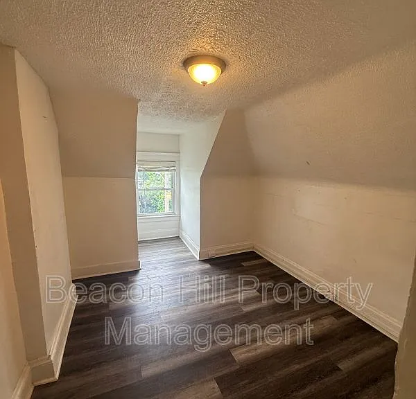 9904 North Blvd — Photo 9