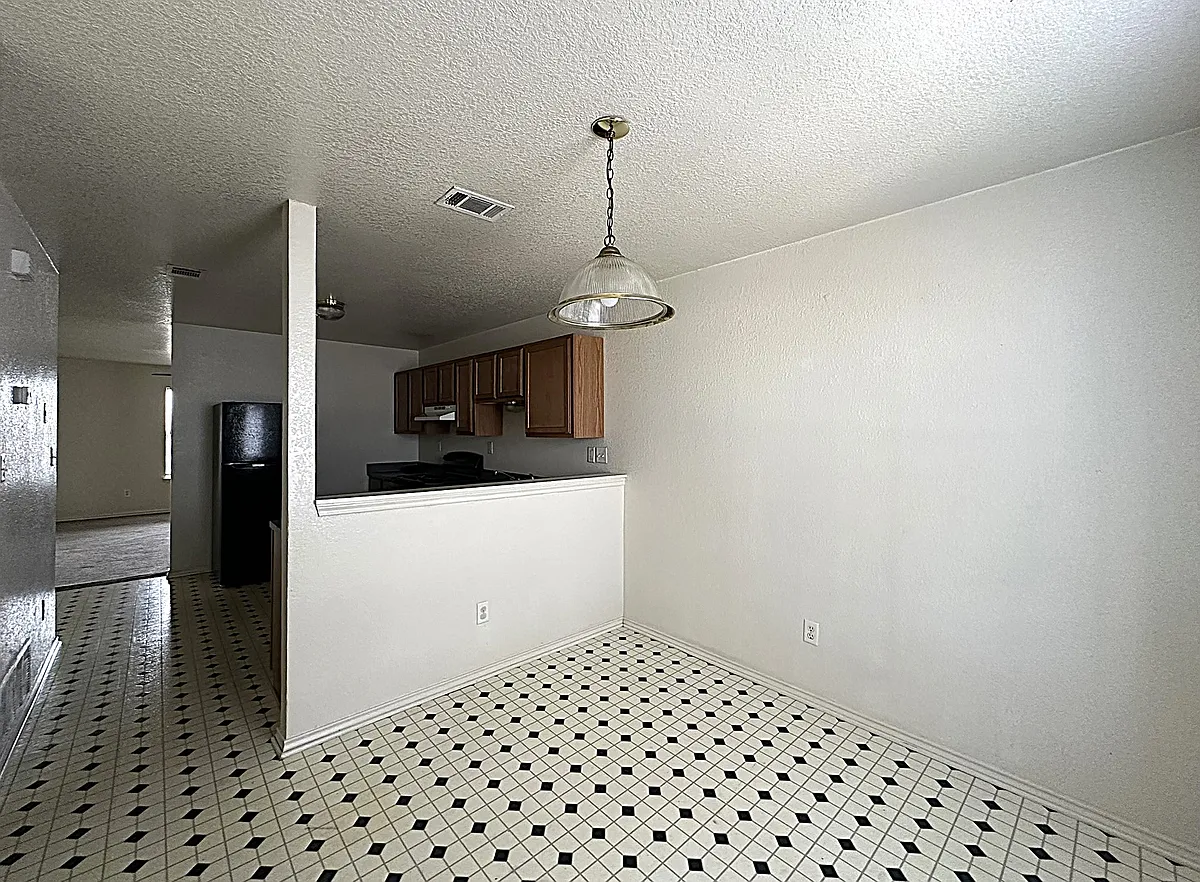 Building Photo - 2801 Cantabrian Dr #D