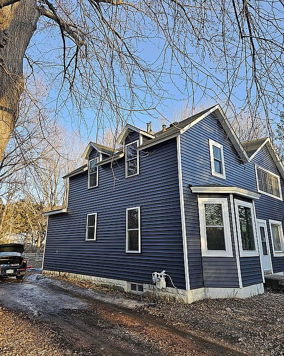 2nd image of 613 Varner St N