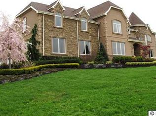 109 Burlington Path Rd, Cream Ridge, NJ 08514