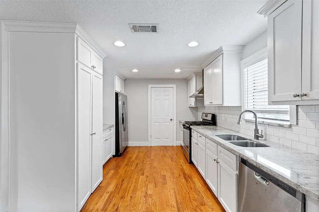 1305 Idylwild St - A — Photo 4