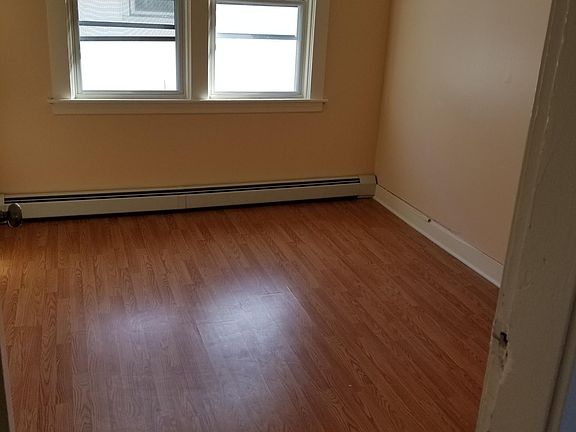 5th image of 21 Bancroft St Floor 2