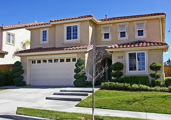Pardee Home, built in '2006, 4 Bedrooms plus Bonus Room, 3 Bath & 3-car tandem Garage.  The Tandem garage is perfect for your oversized vehicles and recreational toys