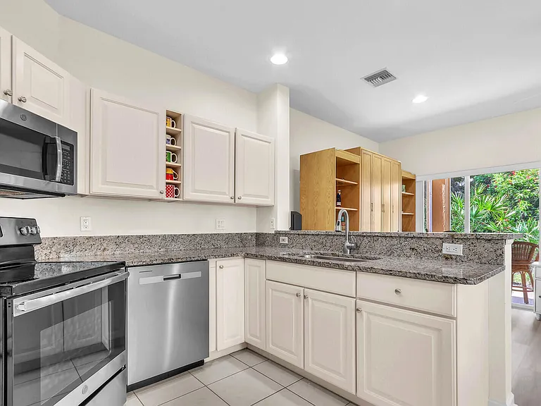 8931 Sandshot Ct — Photo 4