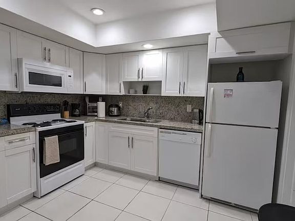 3rd image of 1573 NE 45th St