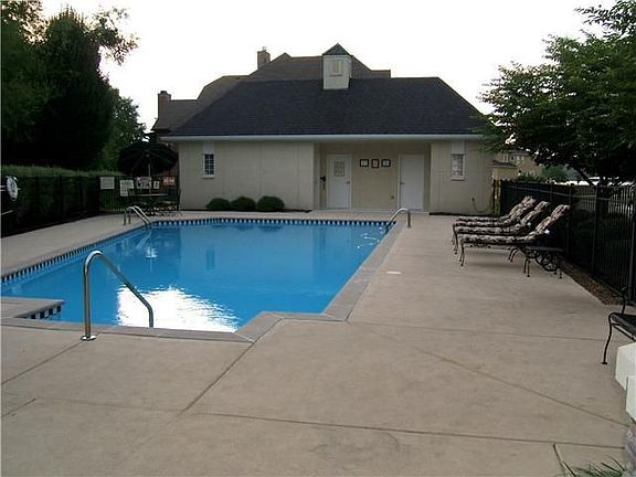 2nd image of 21 Harbor Cove Dr