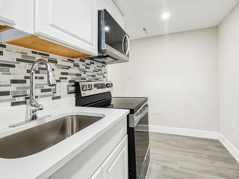 5204 Lackawanna St — Photo 26