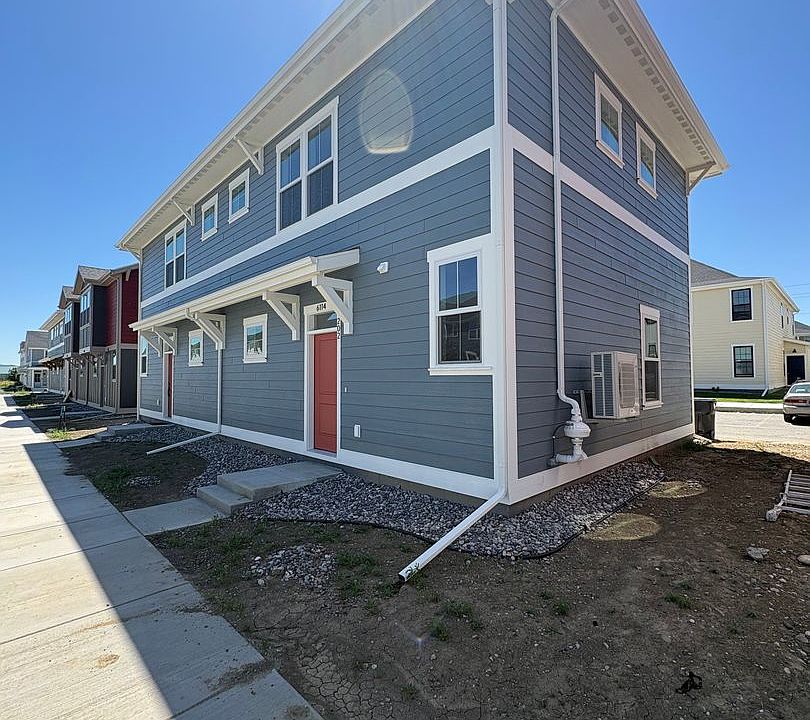 1st image of 6114 Northstead Ave #202