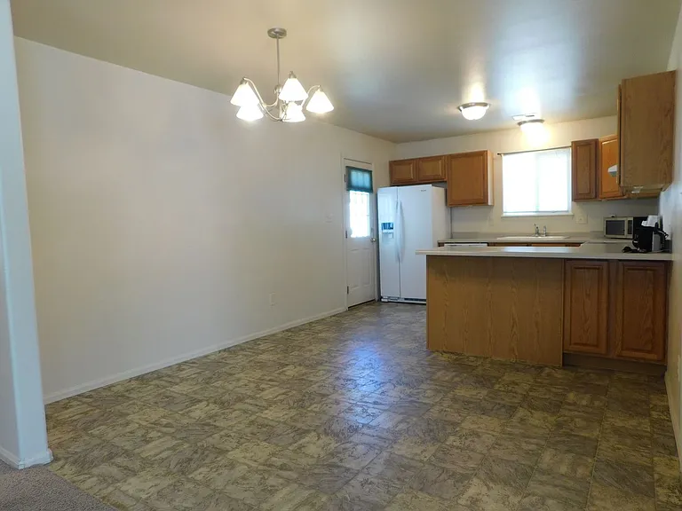 2986 1/2 Redbud Ct — Photo 4
