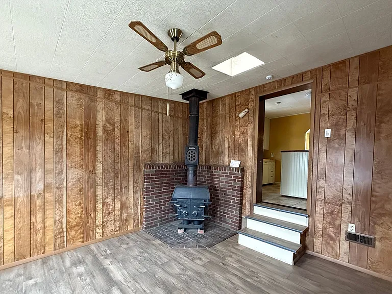 1222 E 3rd St — Photo 9