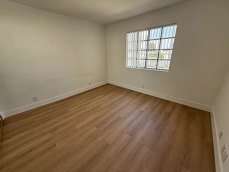 1321 N Vista St #302 — Photo 7
