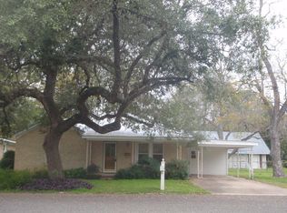 905 Hudgins St, Smithville, TX 78957