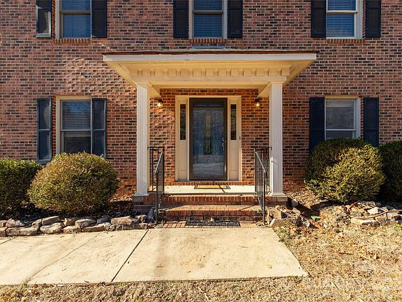 4th image of 1652 Village Ct