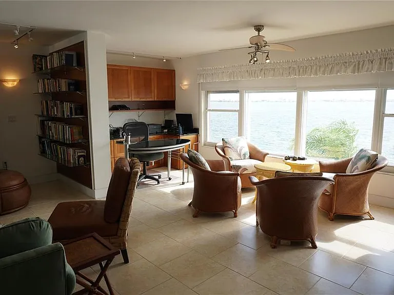 5900 Shore Blvd S #402 — Photo 4