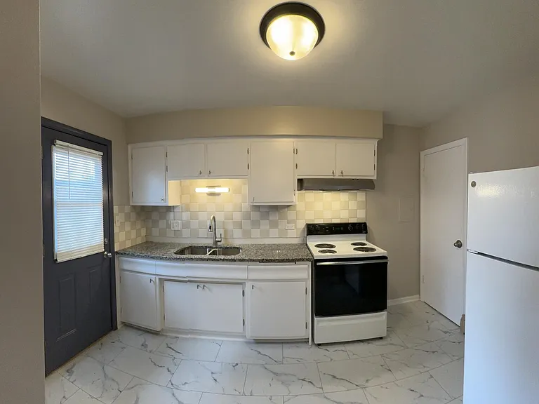 421 Burlington Ave #2 — Photo 8
