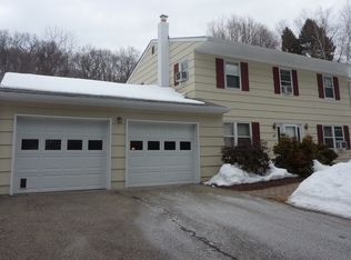 8 Rolling View Dr, Hackettstown, NJ 07840