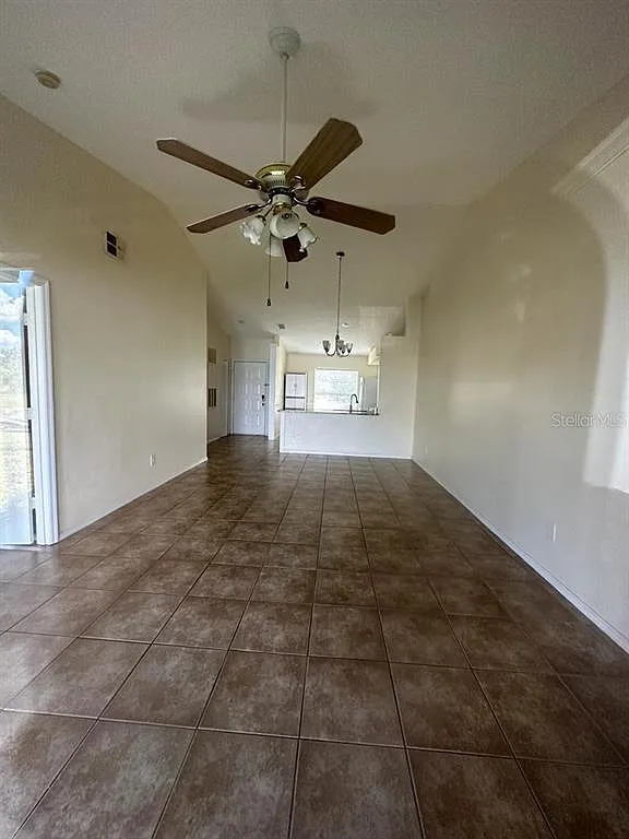 3 bed, 2.0 bath, 1128 sqft, $2,100 — Photo 4