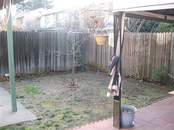 3rd image of 796 Sidnie Ct