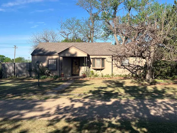 1315 Susank Rd, Hoisington, KS 67544