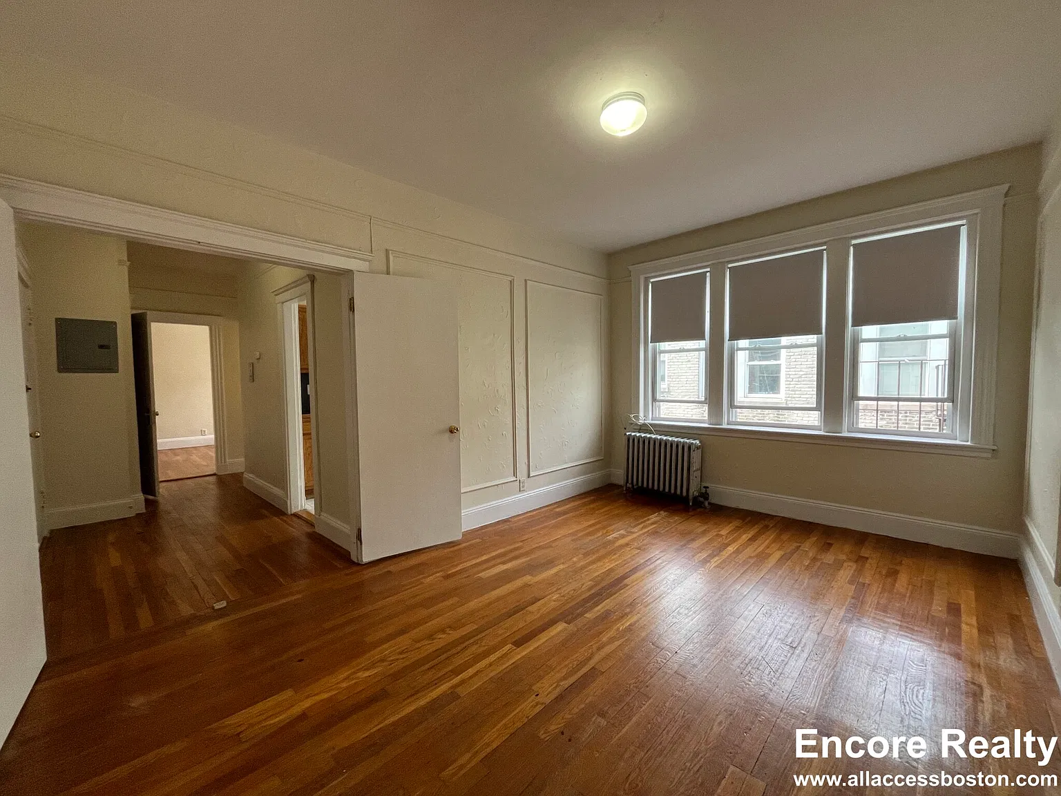 2 bed, 700 sqft, $2,200 — Photo 1