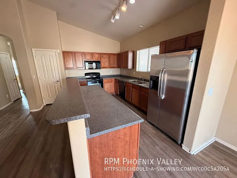 2517 S 116th Ave — Photo 7