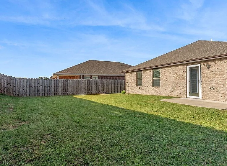6005 Hoover St — Photo 16