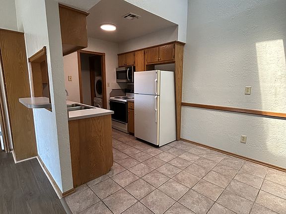 5th image of 1000 Rambling Oaks Dr APT 8
