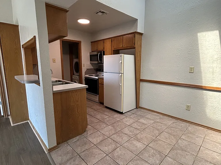 1000 Rambling Oaks Dr #8 — Photo 5