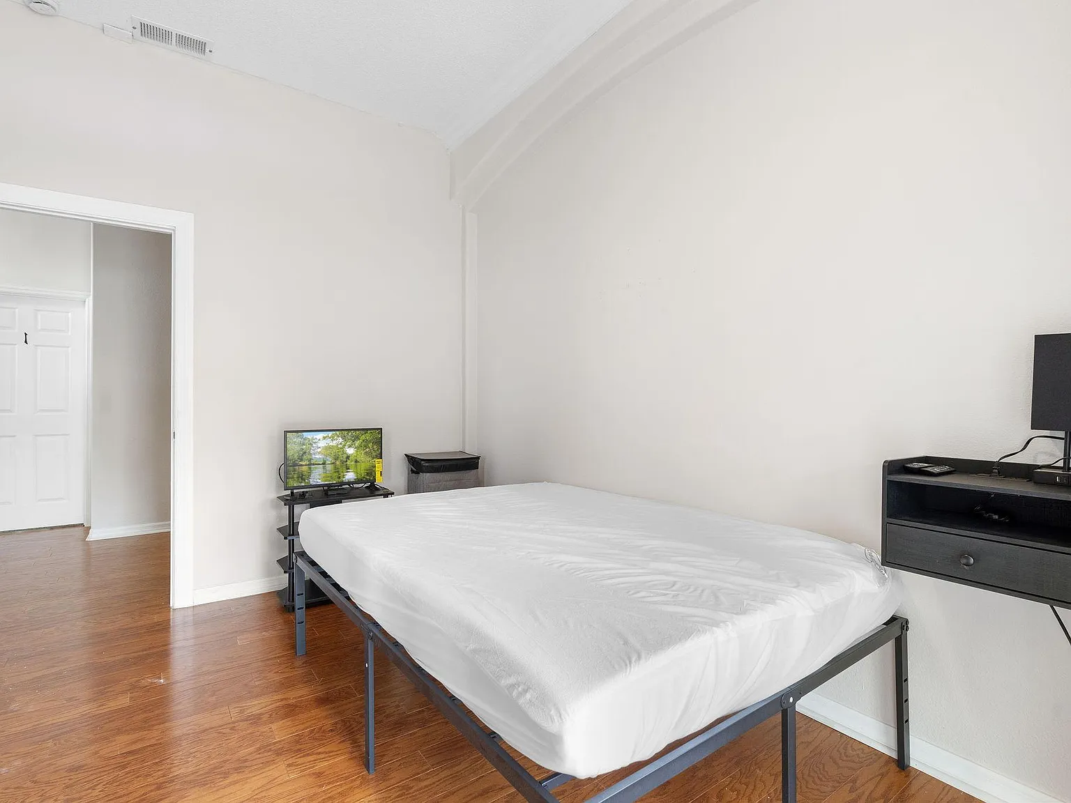 4 bed, 3.0 bath, 2540 sqft, $936 — Photo 4