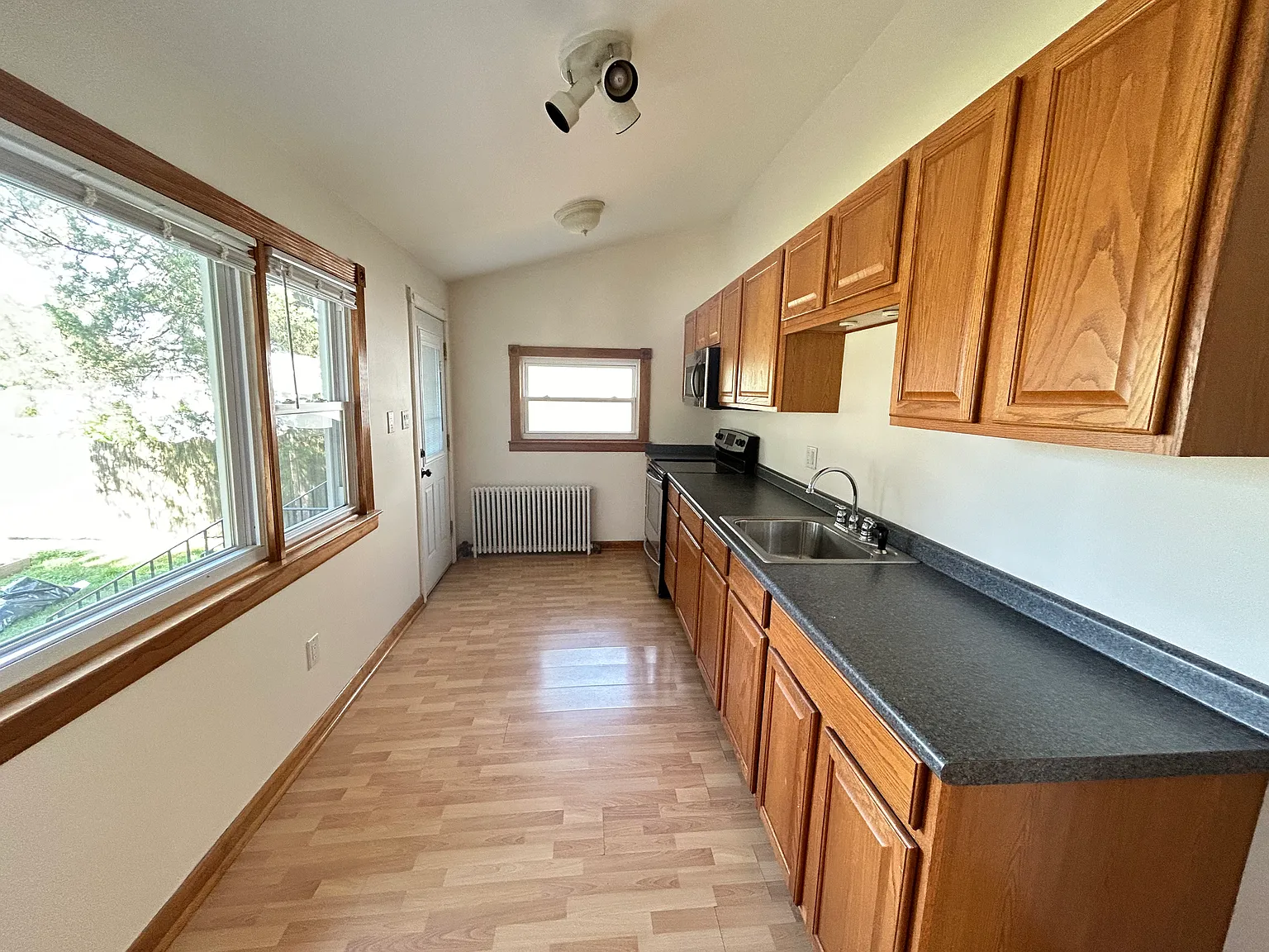 271 W Merchant St — Photo 2