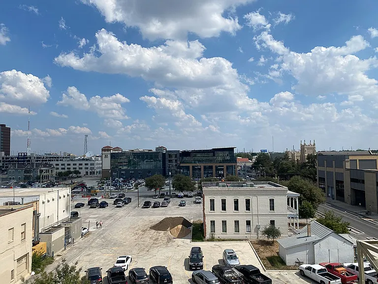219 N Alamo St — Photo 31
