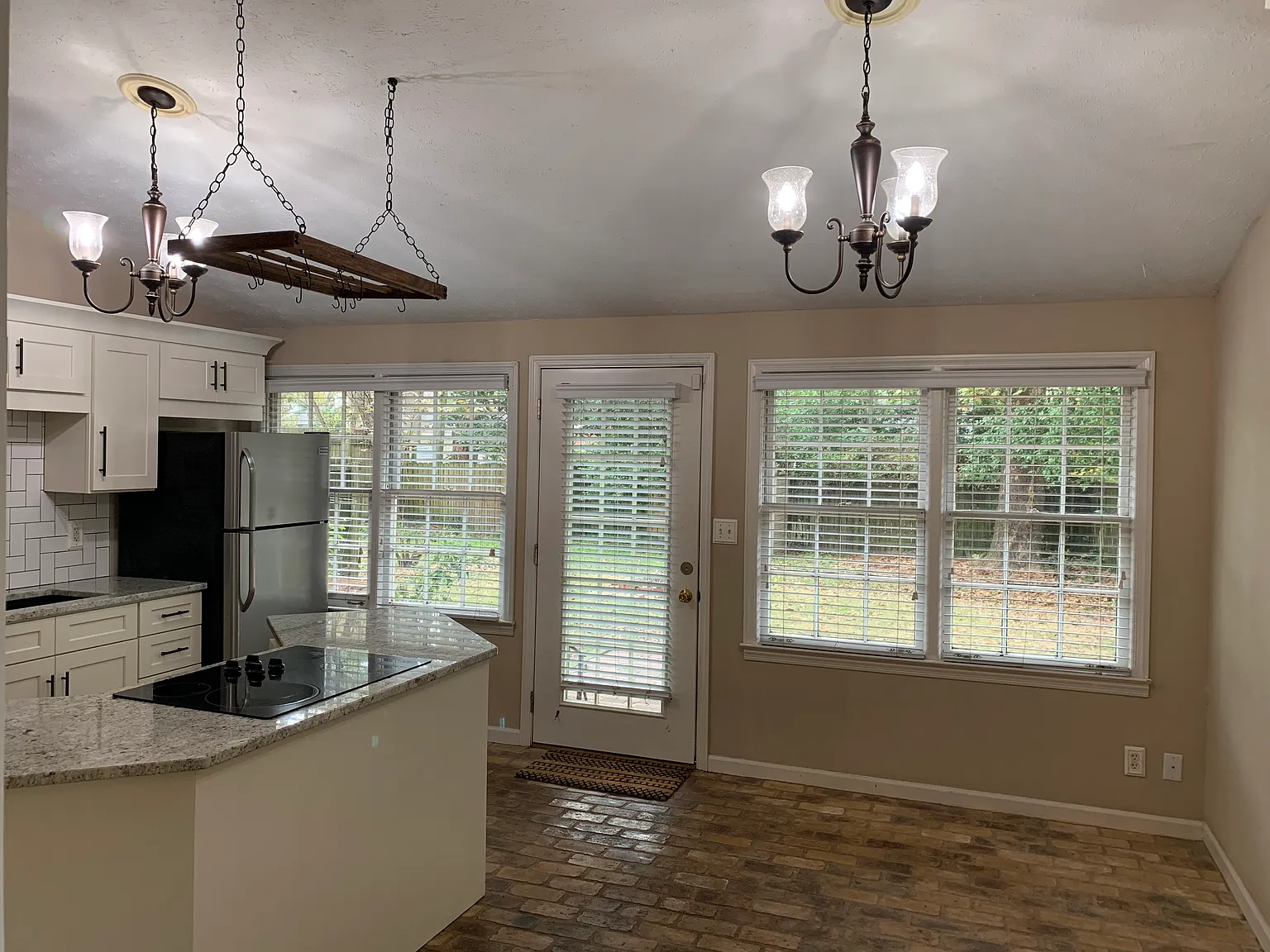 2 bed, 1461 sqft, $1,600 — Photo 4