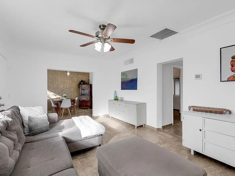 1112 W Huron St — Photo 12