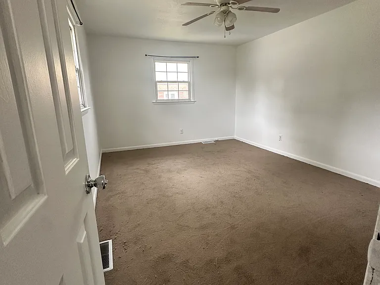 802 Oak Hurst Dr — Photo 16