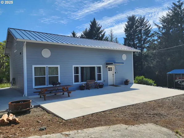 33050 Hillside Acres Rd, Gold Beach, OR 97444