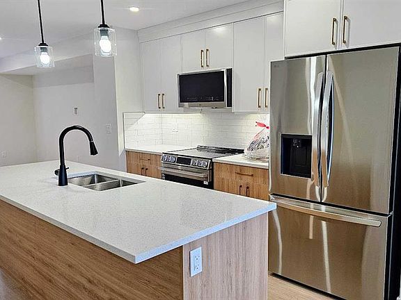 4th image of 106 E 4th St NW #5